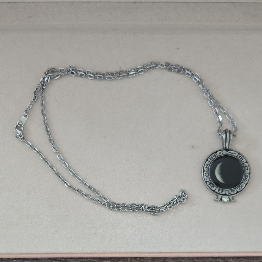 💫 Elegant Silver Pendant Necklace